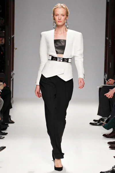 Look 14